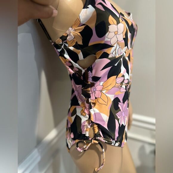 NWT salt + Cove Juniors' Lace-Up-Side One-Piece Swimsuit - Picture 6 of 6